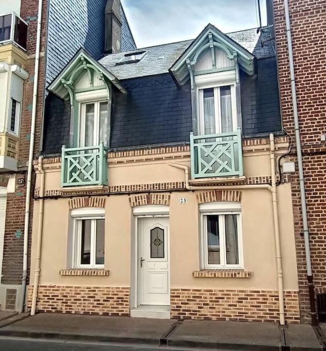 Logement Dans Maison De Pecheur Le Tréport Exterior foto